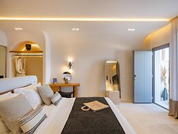 Santo Mine Oia Suites