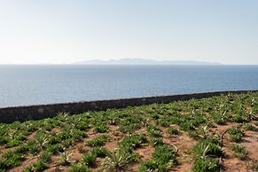 Santo Mine Oia Suites