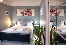 LABURNUM HOUSE & BISTRO EN GLAZE