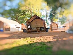 Son's Blue River Camp Glamping Cabin R