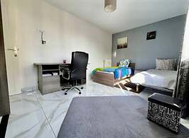 Family apartment 7 minutes from Paris