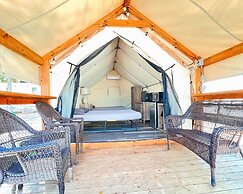 Son's Blue River Camp Glamping Cabin Z