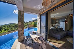 Villa Pine Private Located in a Quiet and Picturesque Location