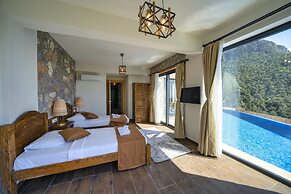 Villa Pine Private Located in a Quiet and Picturesque Location