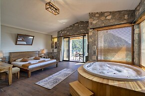 Villa Pine Private Located in a Quiet and Picturesque Location