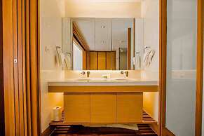 Beachfront 3br Luxe Plunge Pool On Naithon Beach