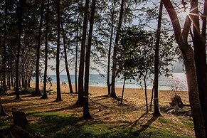 Beachfront 3br Luxe Plunge Pool On Naithon Beach