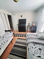 Room in Guest Room - Black-white Rm By Yale U