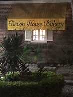 Kensington with pool