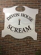 Kensington with pool