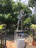 Kensington with pool