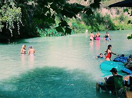 Son's River Ranch Glamping Cabin 9