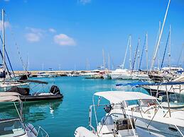 Sanders White Mountains - Vibrant Villa With Pool