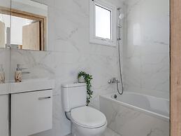 Sanders White Mountains - Vibrant Villa With Pool