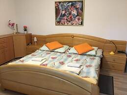 Lovely Room With Barbecue Terrace and Free Parking on Premises