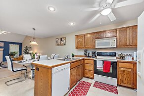 Beautiful Townhome, 11 Minutes To Downtown, Kansas City, Mo