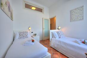 La Dolce Vita Pied Dans L' Eau