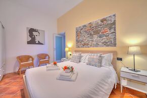 La Dolce Vita Pied Dans L' Eau