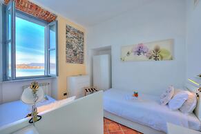 La Dolce Vita Pied Dans L' Eau