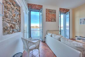 La Dolce Vita Pied Dans L' Eau