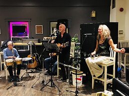 Slope-side Studio Bliss Ski-in Ski-out, Renovated At Blue, Hot Tub, Fa