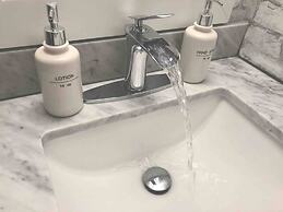 Slope-side Studio Bliss Ski-in Ski-out, Renovated At Blue, Hot Tub, Fa