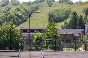 Slope-side Studio Bliss Ski-in Ski-out, Renovated At Blue, Hot Tub, Fa