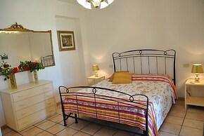 Meridiana Holiday House With Shared Swimming Pool