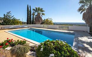 Beautiful 3-bed Villa in Faro Spool & Seaview