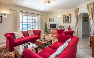 Beautiful 3-bed Villa in Faro Spool & Seaview