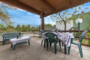 2339 Trilo Imma by Barbarhouse