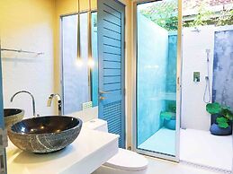 Contemporary 3bd Safari Pool Villa Near Nai Yang Beach