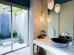 Contemporary 3bd Safari Pool Villa Near Nai Yang Beach