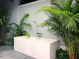 Contemporary 3bd Safari Pool Villa Near Nai Yang Beach