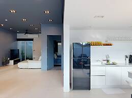 Contemporary 3bd Safari Pool Villa Near Nai Yang Beach