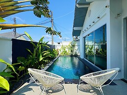 Contemporary 3bd Safari Pool Villa Near Nai Yang Beach