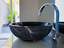 Contemporary 3bd Safari Pool Villa Near Nai Yang Beach