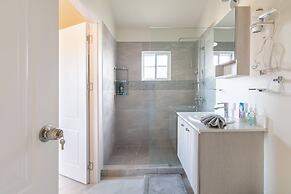 Escape to Paradise: Brand New Bungalow With Ocean View in Discovery Ba