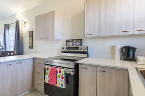 Escape to Paradise: Brand New Bungalow With Ocean View in Discovery Ba