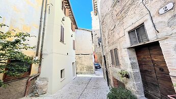 Spoleto Storico Spacious City House - car Unnecessary - Wifi - Sleeps 