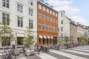 Sanders Regent - Lovely 2-bdr Apt w Terrace