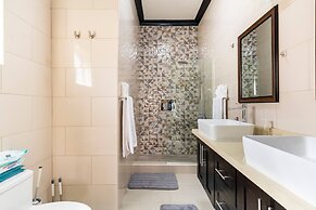 Luxury Living Modern & Contemporary Home With Brand New Pool in Manor 