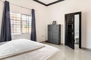 Luxury Living Modern & Contemporary Home With Brand New Pool in Manor 