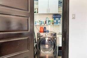 Luxury Living Modern & Contemporary Home With Brand New Pool in Manor 