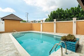 Luxury Living Modern & Contemporary Home With Brand New Pool in Manor 