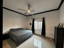 Luxury Living Modern & Contemporary Home With Brand New Pool in Manor 