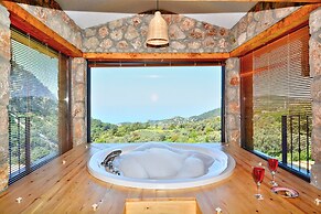 2 Bedroom Private Villa With Infinity Pool and Sea View