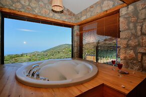 2 Bedroom Private Villa With Infinity Pool and Sea View