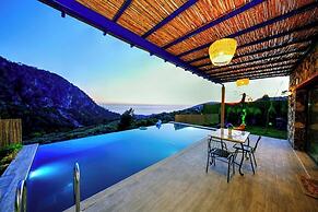 2 Bedroom Private Villa With Infinity Pool and Sea View