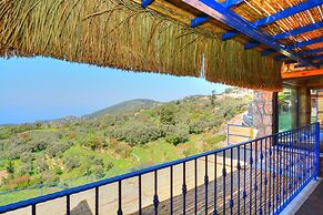 2 Bedroom Private Villa With Infinity Pool and Sea View